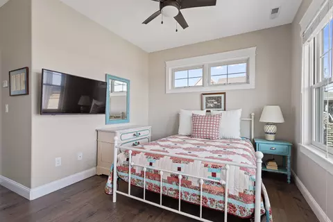 Bedroom - 553 Ocean Blvd, Hampton, NH 03842 photo 5 of 7