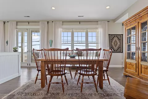 Dining - 553 Ocean Blvd, Hampton, NH 03842 photo 1 of 2