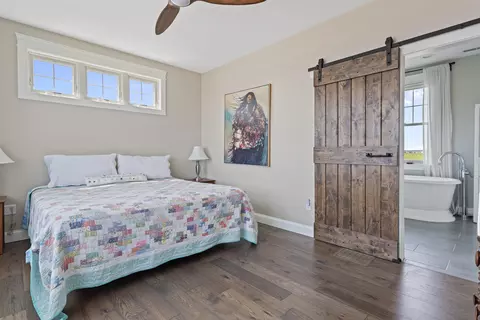 Bedroom - 553 Ocean Blvd, Hampton, NH 03842 photo 1 of 7
