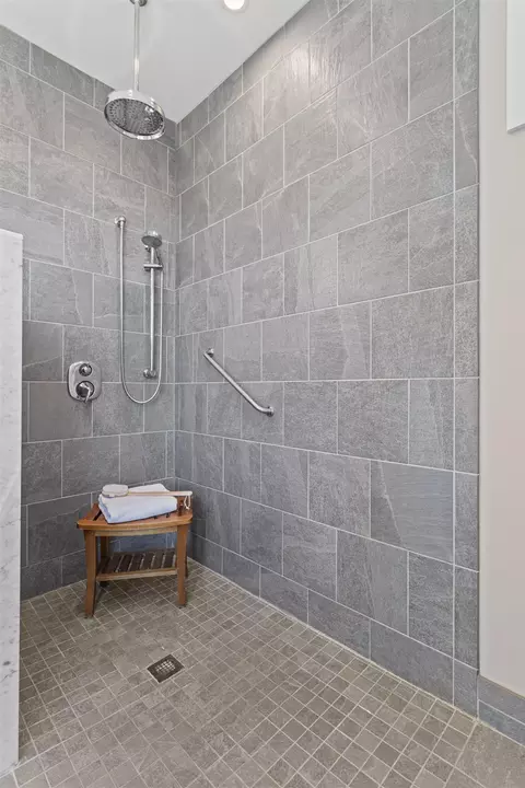 Bath - 553 Ocean Blvd, Hampton, NH 03842 photo 4 of 5