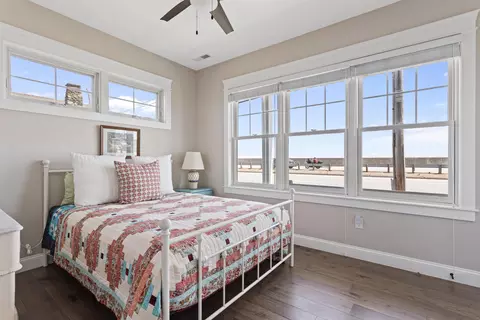 Bedroom - 553 Ocean Blvd, Hampton, NH 03842 photo 4 of 7