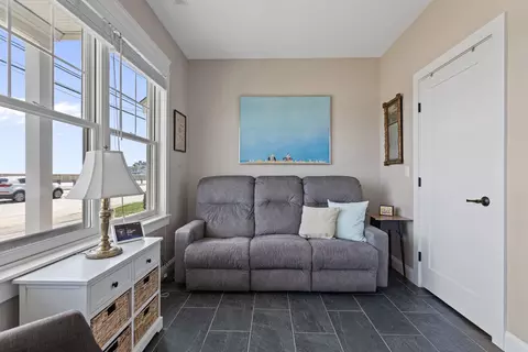 Living - 553 Ocean Blvd, Hampton, NH 03842 photo 9 of 9