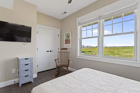 Bedroom - 553 Ocean Blvd, Hampton, NH 03842 photo 7 of 7