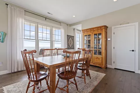 Dining - 553 Ocean Blvd, Hampton, NH 03842 photo 2 of 2
