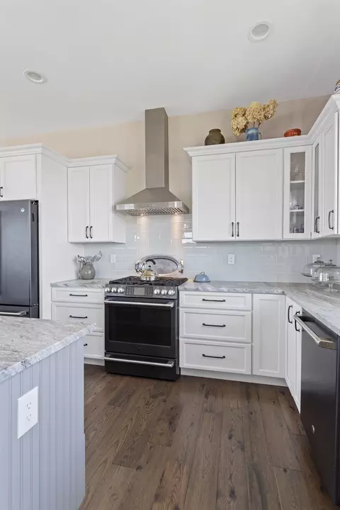 Kitchen - 553 Ocean Blvd, Hampton, NH 03842 photo 4 of 5