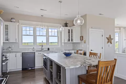 Kitchen - 553 Ocean Blvd, Hampton, NH 03842 photo 2 of 5