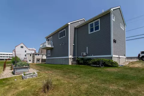Exterior - 553 Ocean Blvd, Hampton, NH 03842 photo 7 of 8