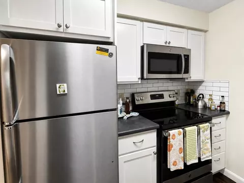 Kitchen - 47 S Williams St #211, Burlington, VT 05401 photo 2 of 3
