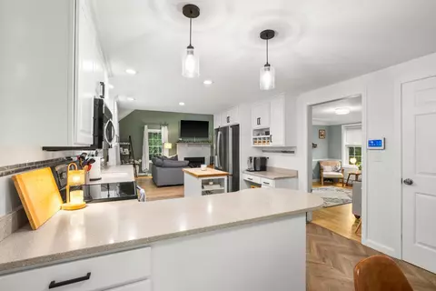 Kitchen - 2 Chapman Way, Exeter, NH 03833 photo 3 of 4
