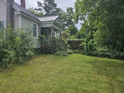 13 Grove St, Newport, NH 03773