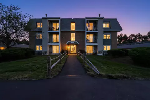 3 Roedean Dr #104, Nashua, NH 03063