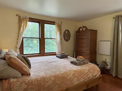 Bedroom - 164 W Shore Rd, Grand Isle, VT 05458 photo 2 of 7