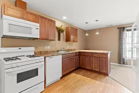 Kitchen - 55 Autumn Run, Hooksett, NH 03106 photo 4 of 4