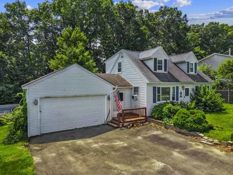 141 Greenwood Ct, Manchester, NH 03108