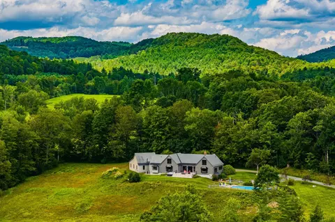 353 Cabot Rd, Woodstock, VT 05091