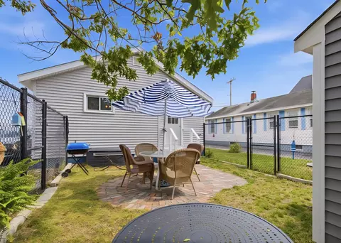 Exterior - 51 Highland Ave, Hampton, NH 03842 photo 6 of 8