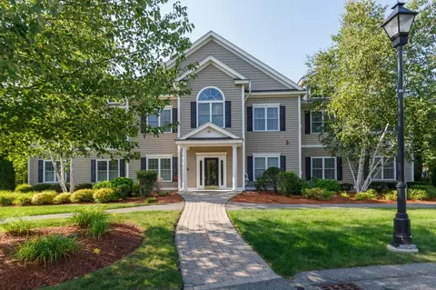 14 Carriage Way # -8, Manchester, NH 03102
