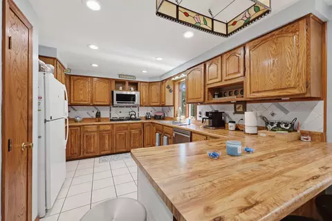 Kitchen - 10 Evergreen Dr, Hampstead, NH 03841 photo 3 of 3