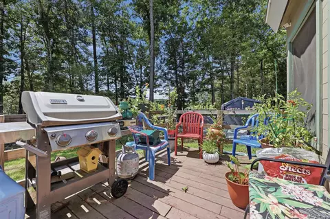 Exterior - 10 Evergreen Dr, Hampstead, NH 03841 photo 8 of 12