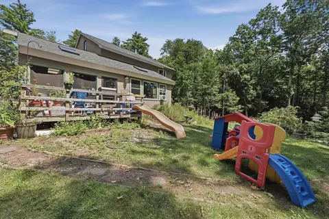 Exterior - 10 Evergreen Dr, Hampstead, NH 03841 photo 11 of 12