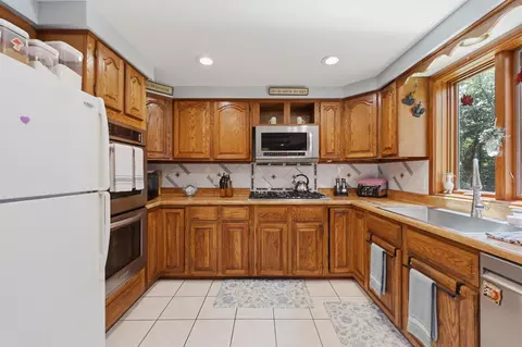 Kitchen - 10 Evergreen Dr, Hampstead, NH 03841 photo 1 of 3