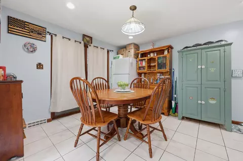 Dining - 10 Evergreen Dr, Hampstead, NH 03841 photo 2 of 3