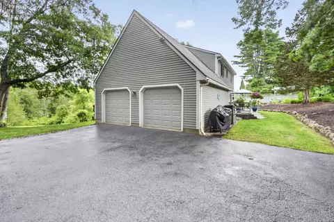 Exterior - 9 Powder Mill Rd, Exeter, NH 03833 photo 3 of 8