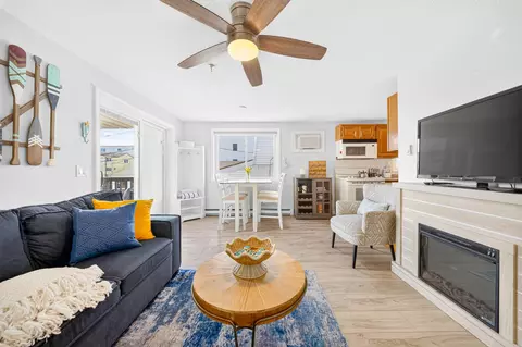 Living - 421 Ocean Blvd #4S, Hampton, NH 03842 photo 5 of 7