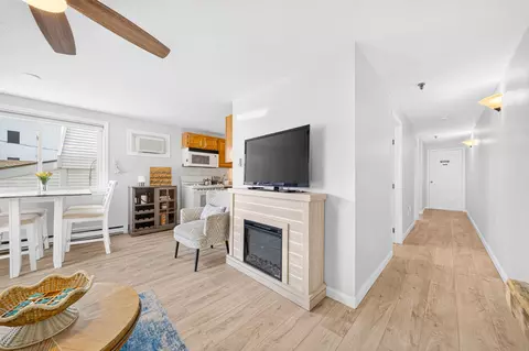 Entry Way - 421 Ocean Blvd #4S, Hampton, NH 03842 photo 1 of 1