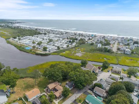 View/Area - 24 Walnut Ave, Hampton, NH 03842 photo 7 of 13