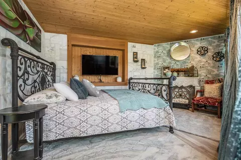 Bedroom - 364 Cedar Mountain Rd, Castleton, VT 05735 photo 2 of 9