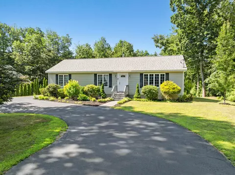 81 Lynnewood Rd, Laconia, NH 03246