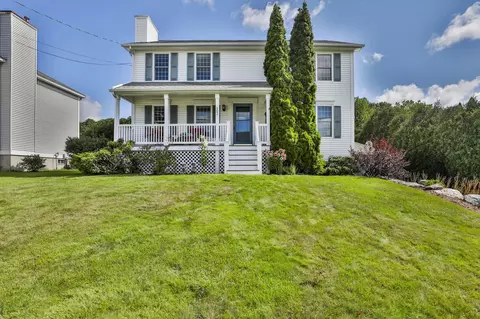 102 Ashmere Dr, Manchester, NH 03109