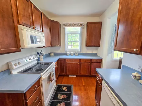 Kitchen - 80 Casey Ln, Williston, VT 05495 photo 2 of 2