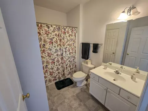 Bath - 80 Casey Ln, Williston, VT 05495 photo 2 of 2