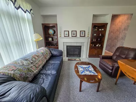 Living - 80 Casey Ln, Williston, VT 05495 photo 4 of 7