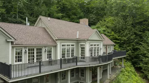 145 Stephen Day Ln, Hartford, VT 05059