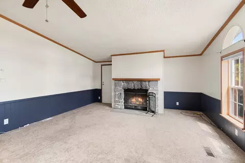 Living - 425 Mountain View Rd, Williston, VT 05495 photo 2 of 10