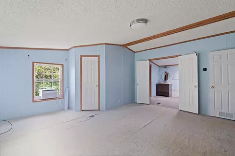 Bedroom - 425 Mountain View Rd, Williston, VT 05495 photo 3 of 8