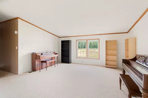 Living - 425 Mountain View Rd, Williston, VT 05495 photo 7 of 10