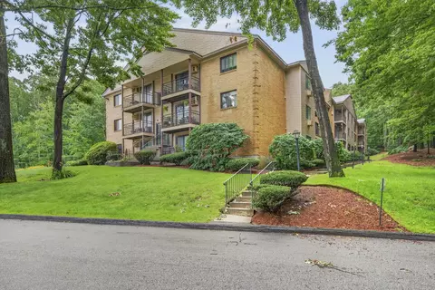 19 Country Club Dr #1, Manchester, NH 03102