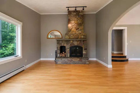 Living - 170 Lyman Dr, Williston, VT 05495 photo 8 of 9
