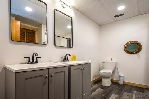 Bath - 651 Colonial Dr, Mendon, VT 05701 photo 1 of 5