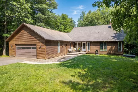 Exterior - 651 Colonial Dr, Mendon, VT 05701 photo 2 of 4