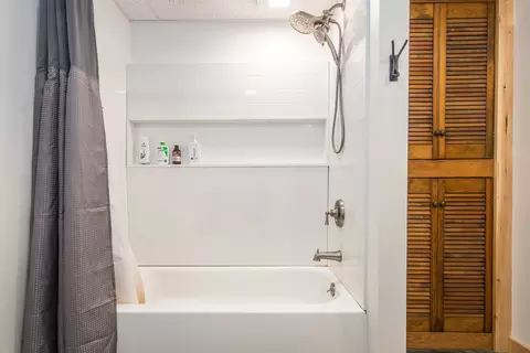 Bath - 651 Colonial Dr, Mendon, VT 05701 photo 5 of 5