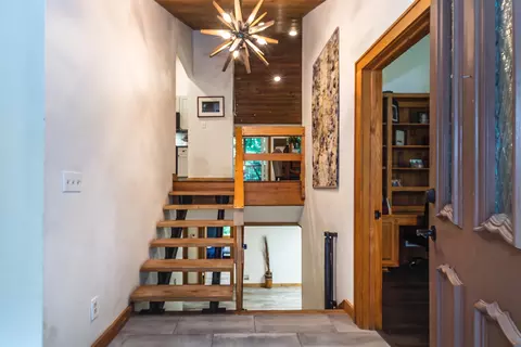 Entry Way - 651 Colonial Dr, Mendon, VT 05701 photo 2 of 2