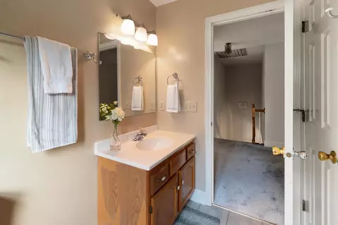 Bath - 20 Tillotson Dr, Jericho, VT 05465 photo 5 of 5