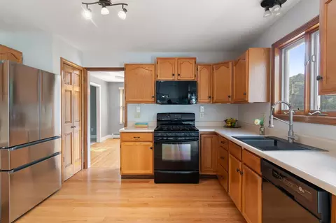 Kitchen - 20 Tillotson Dr, Jericho, VT 05465 photo 4 of 6
