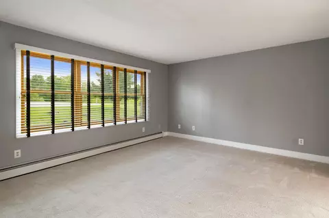 Living - 20 Tillotson Dr, Jericho, VT 05465 photo 6 of 7