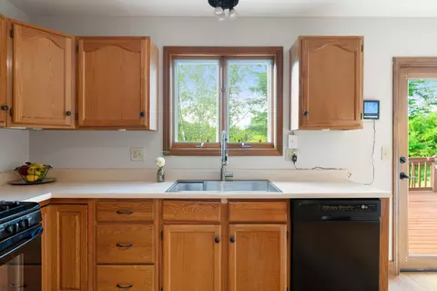 Kitchen - 20 Tillotson Dr, Jericho, VT 05465 photo 5 of 6